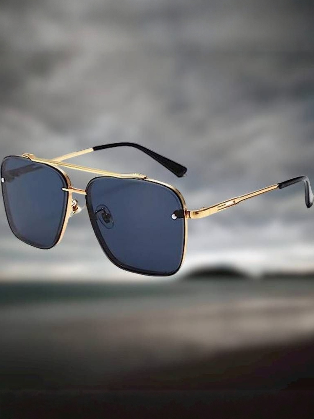 Arzonai Unisex Pack Of 1 Black And Gold Metal Full Rim UV Protected Lens Sunglasses