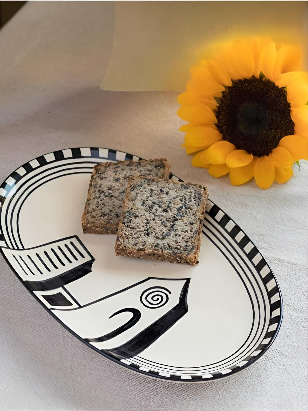 FREEDOM TREE Black & White Ceramic Dishwasher and Microwave Safe Food Platter