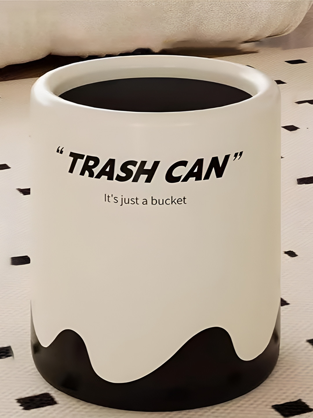 HOUSE OF QUIRK White & Black Printed Swing-Lid Trash Can - 8 L