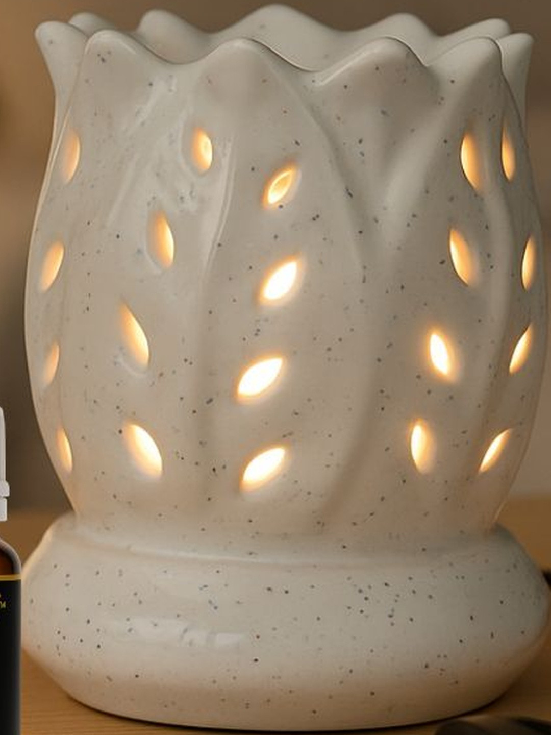 POOKIEMOON White 3 Pieces Lotus Electric Aroma Diffuser with Orange and Lemongrass