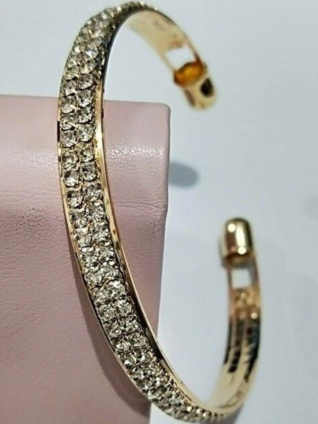 Arzonai Women Gold Alloy Gold Pleated  With Artificial Stone Kada Bracelet