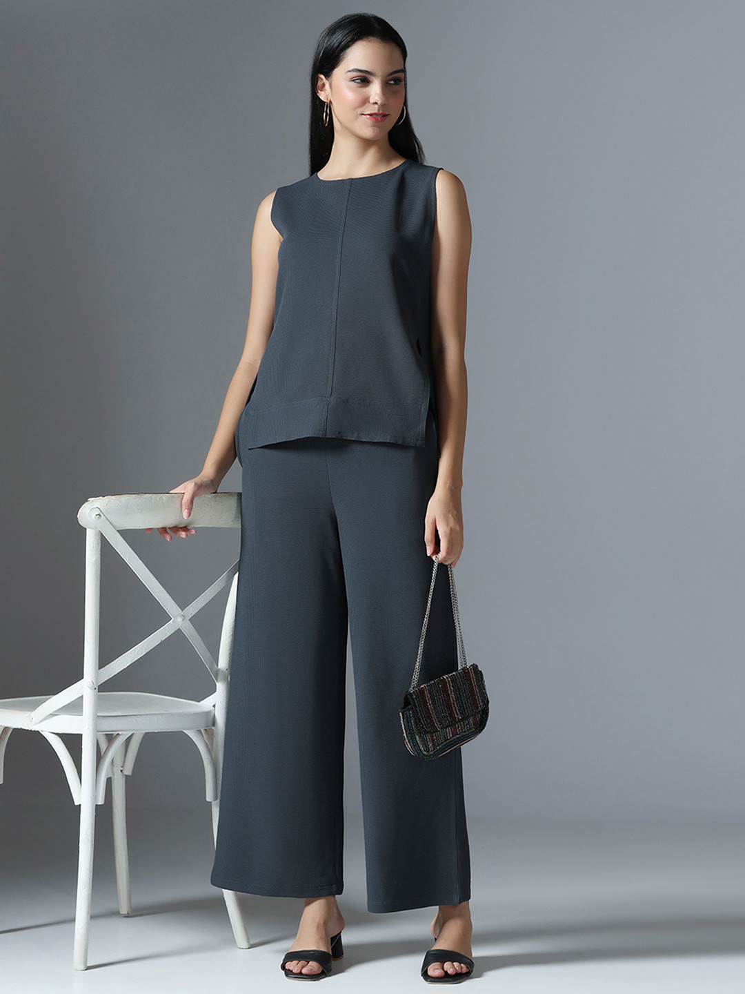 Selvia Edge Round-Neck Top With Trousers