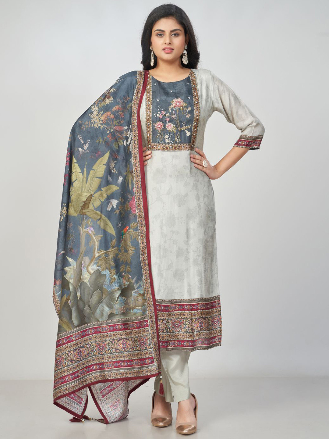 Amchoor Women Floral Printed Kurta with Trouser & Dupatta