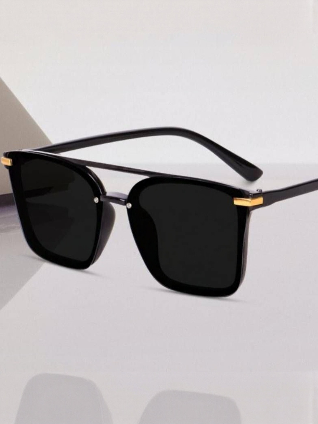 Arzonai Unisex Black Lens & Frame Square Sunglasses