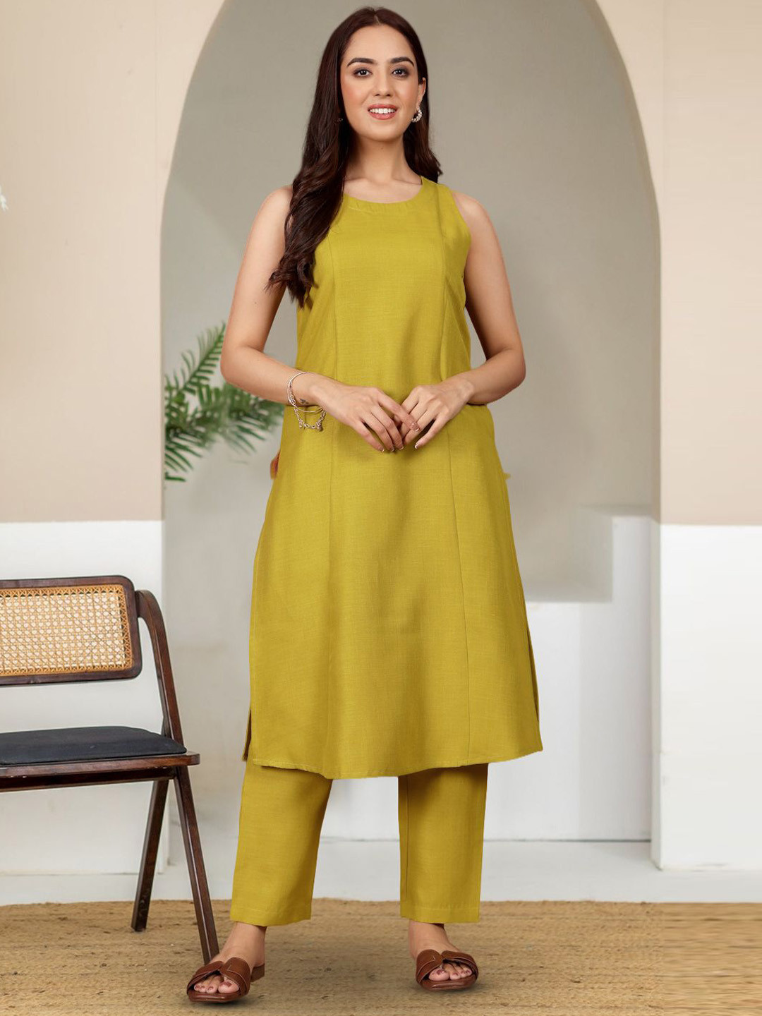 Varanga Women Round Neck Kurta With Trouser