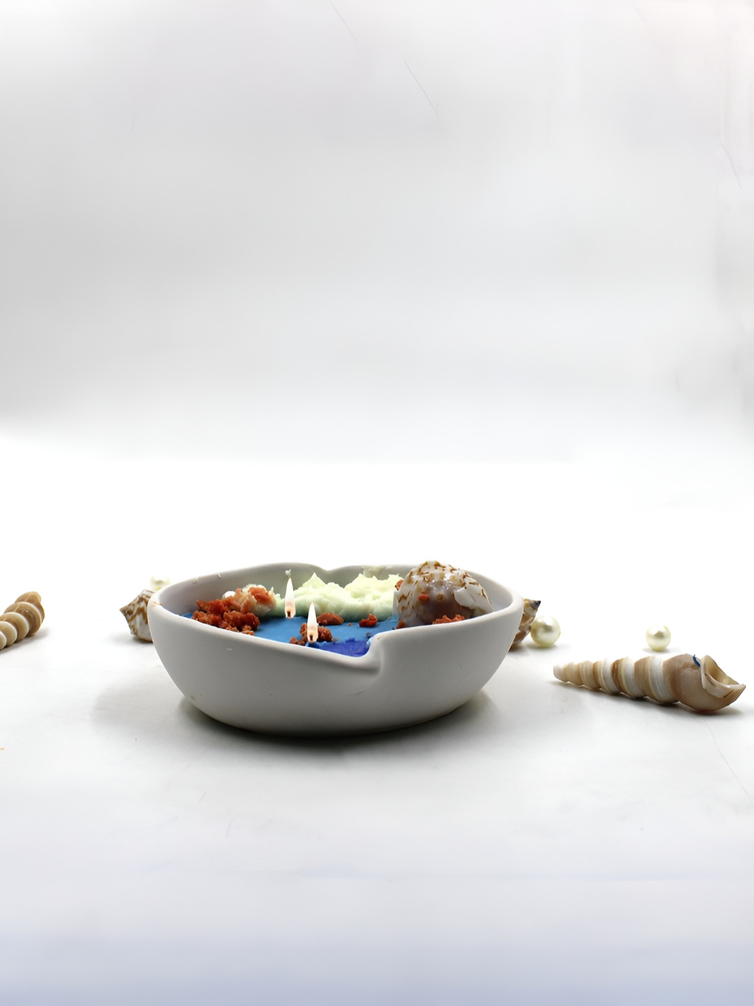 RANDOM White & Blue Sea Shell Beach Theme in Ocean Breeze Fragrant Ceramic Soy Wax Candle