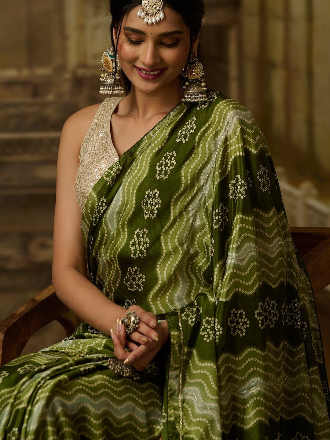Sangria Women Olive Green Pure Crepe Bandhani Wave & Floral Saree With Unstitched Blouse