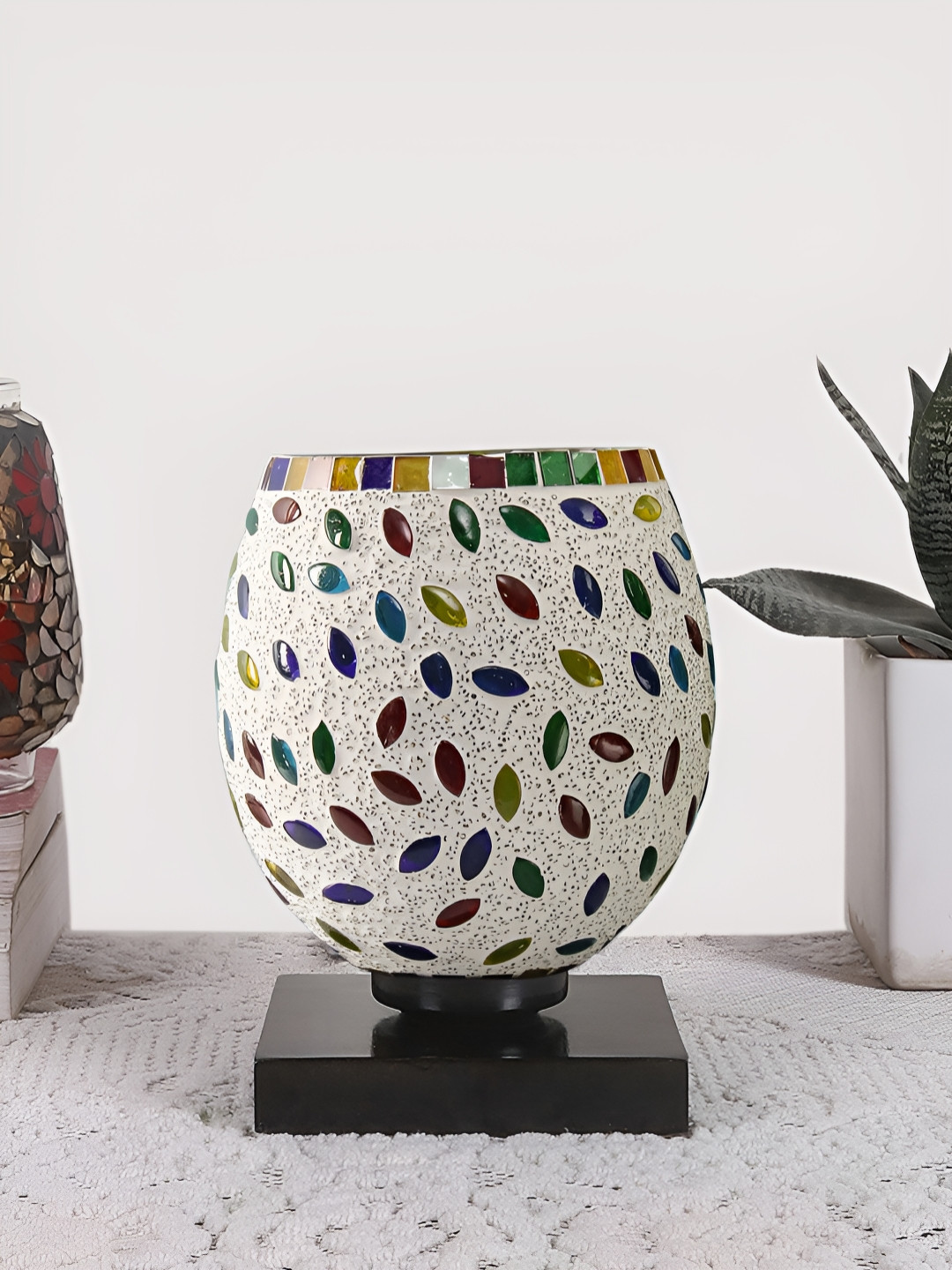 Aura White & Yellow Textured Cylinder Shaped Table Lamp With Base