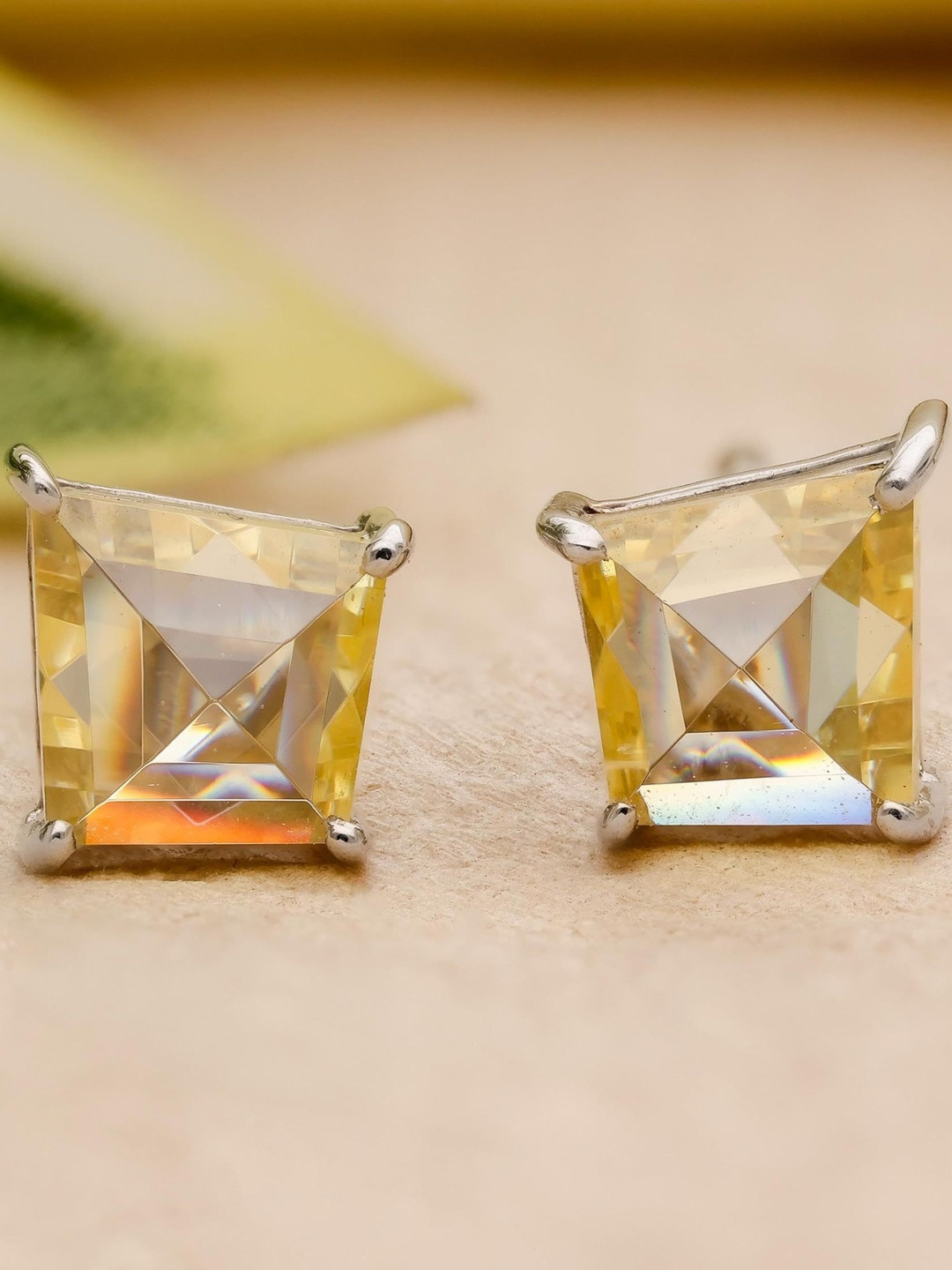 AMONROO 925 Silver Rhodium-Plated Square Shaped Cubic Zirconia Studedd Studs Earrings