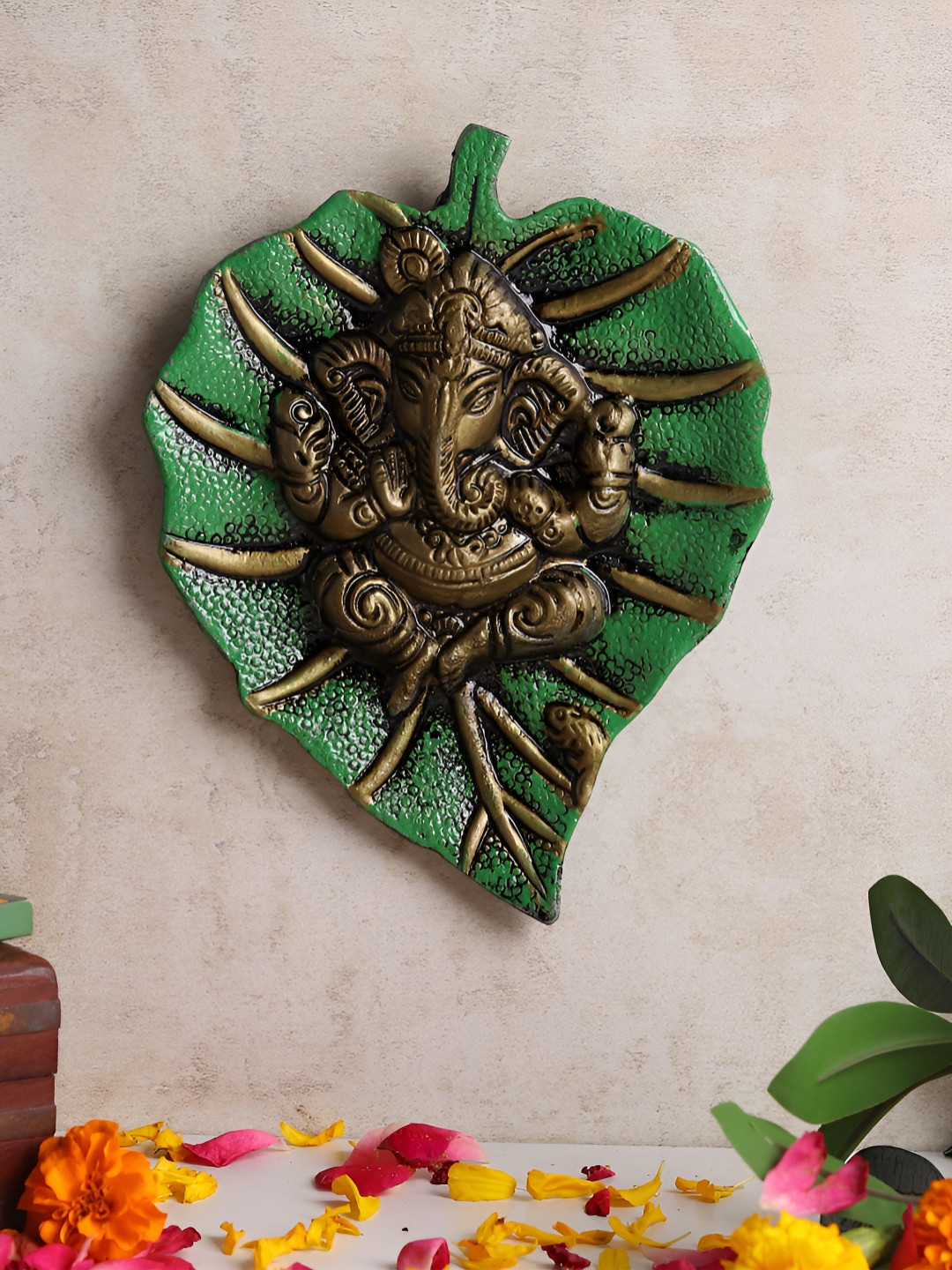 HABERE INDIA Green & Gold-Toned Leaf Lord Ganesha Wall Hanging