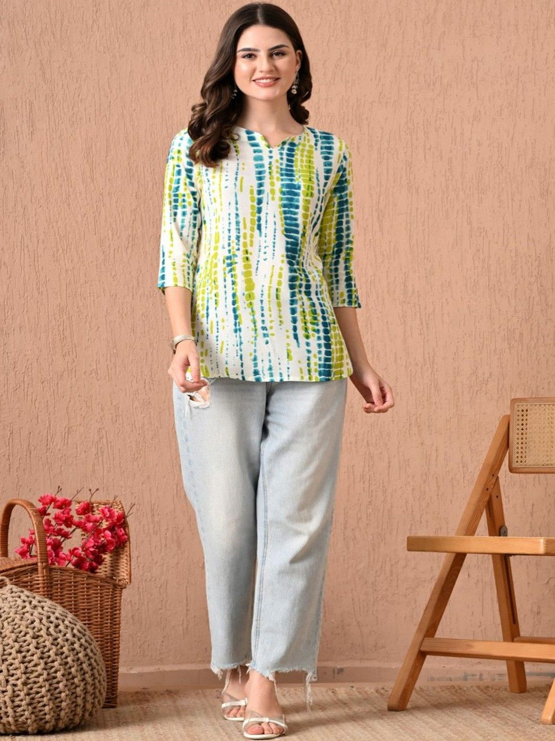 AMANISHA Women White Viscose Rayon Kurtas