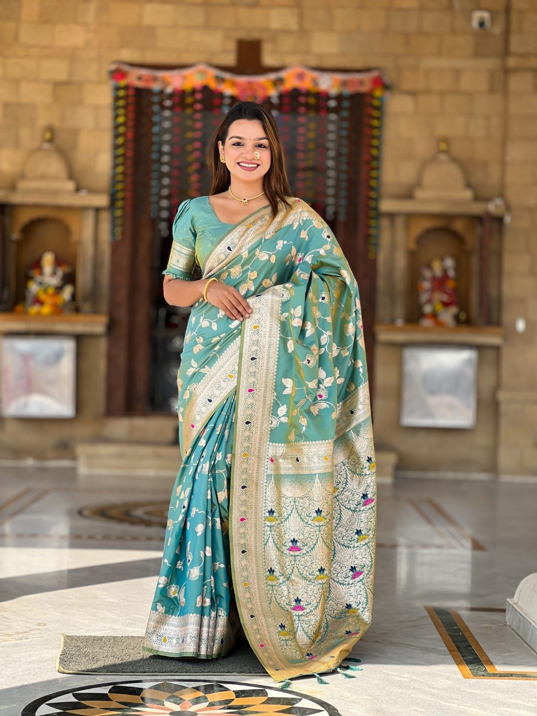 High Five Tex Floral Zari Art Silk Handloom Banarasi Saree