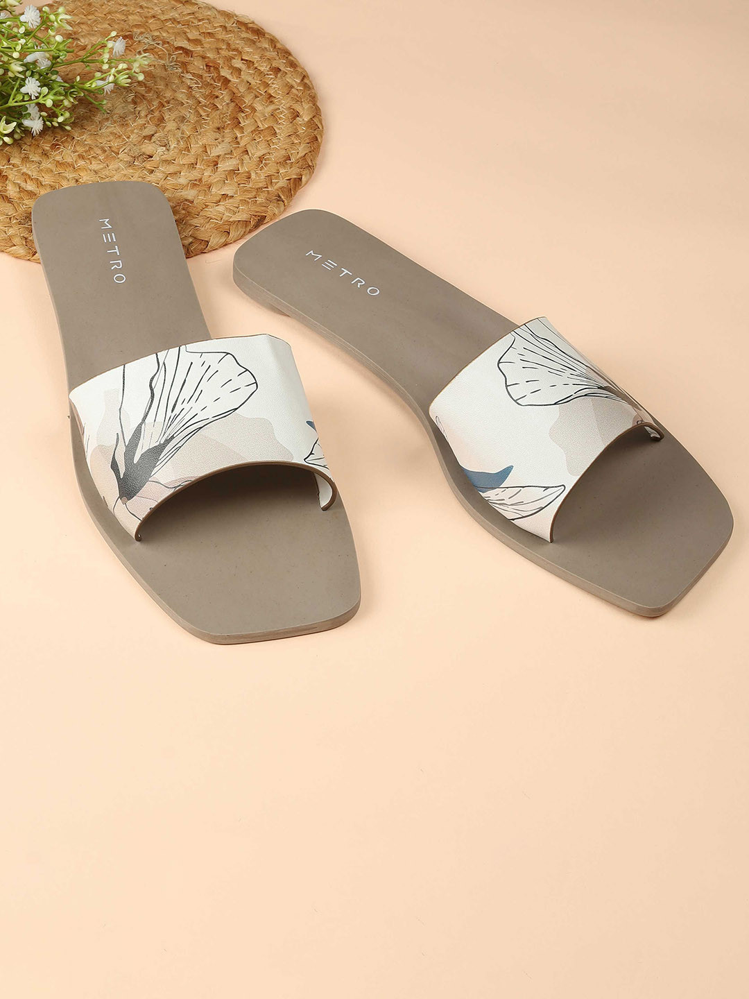 Metro Women Printed Open Toe Flats
