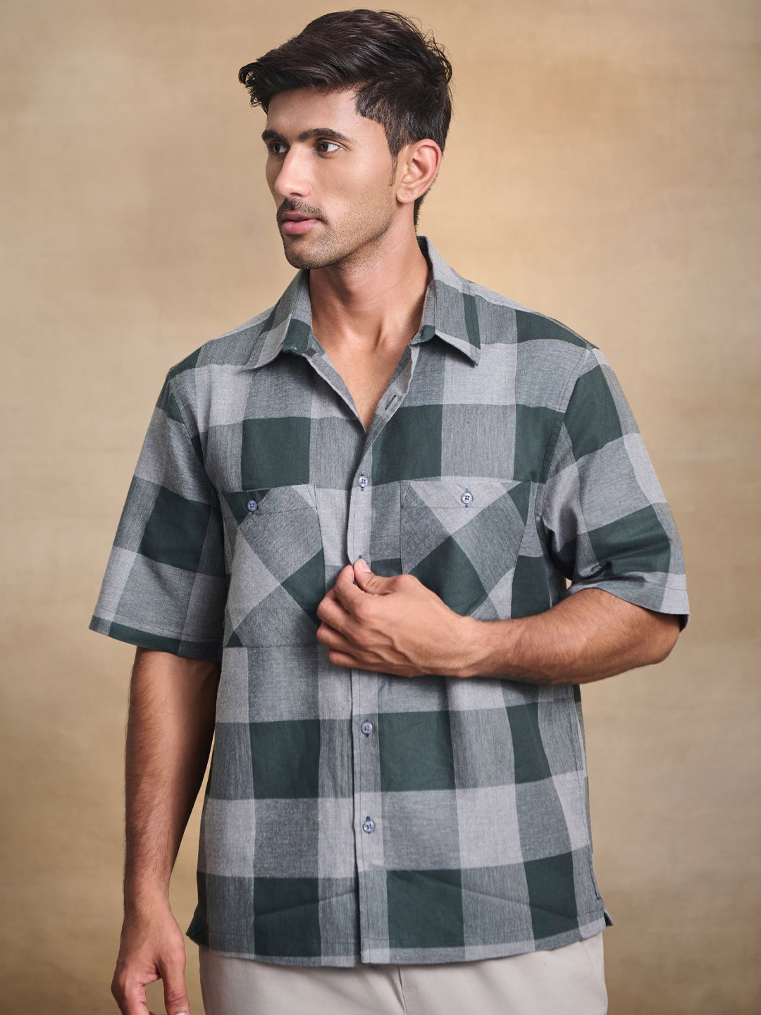 Uncluttered Closet Men Relaxed Fit Buffalo Checked Cotton Casual Shirt