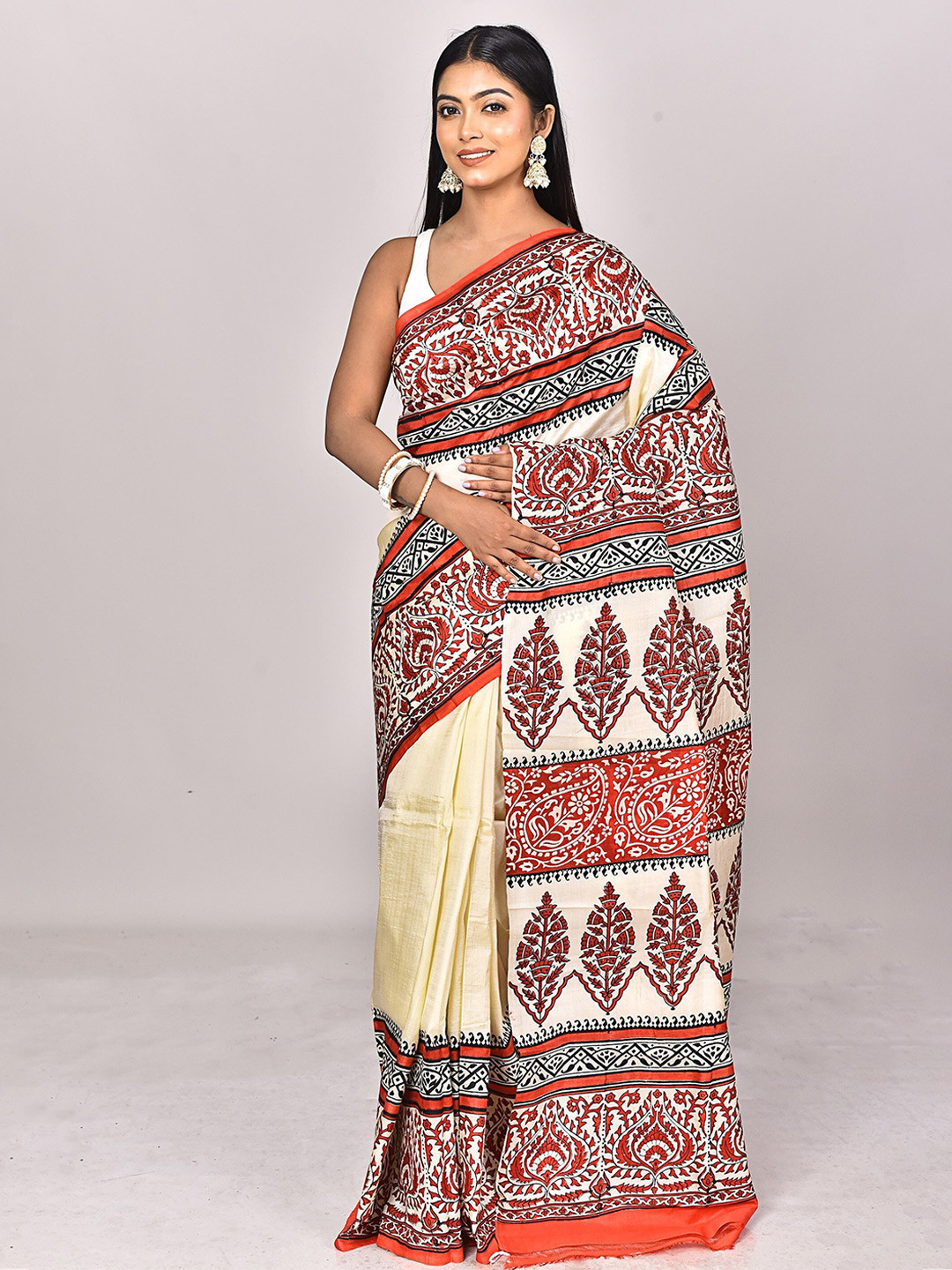 RAM SHYAM collection Women Ethnic Motifs Block Printed Saree