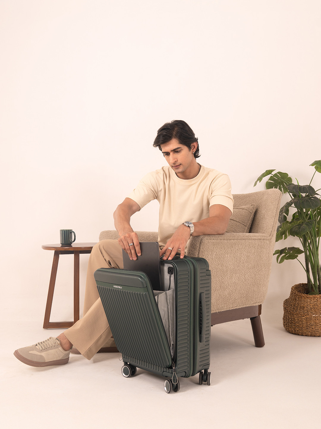 Assembly Rover Pro Green Premium Cabin Trolley Bag - 20 Inches