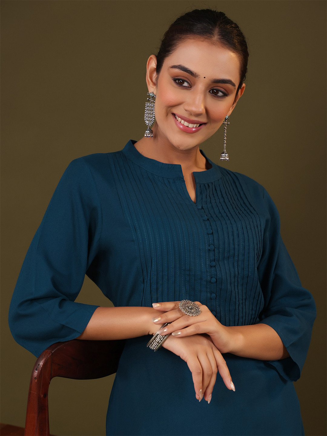 Sacche Dhaage Women Viscose Rayon Straight Kurtas