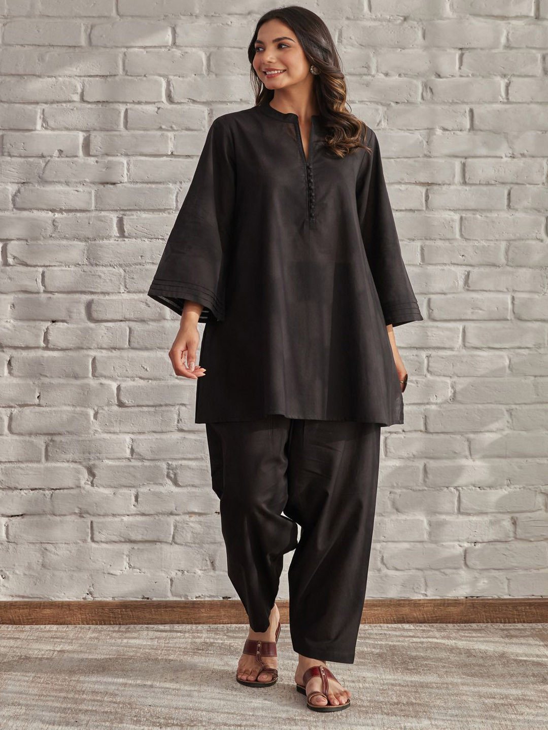 TARA-C-TARA Women Solid Pure Cotton Kurta with Palazzos