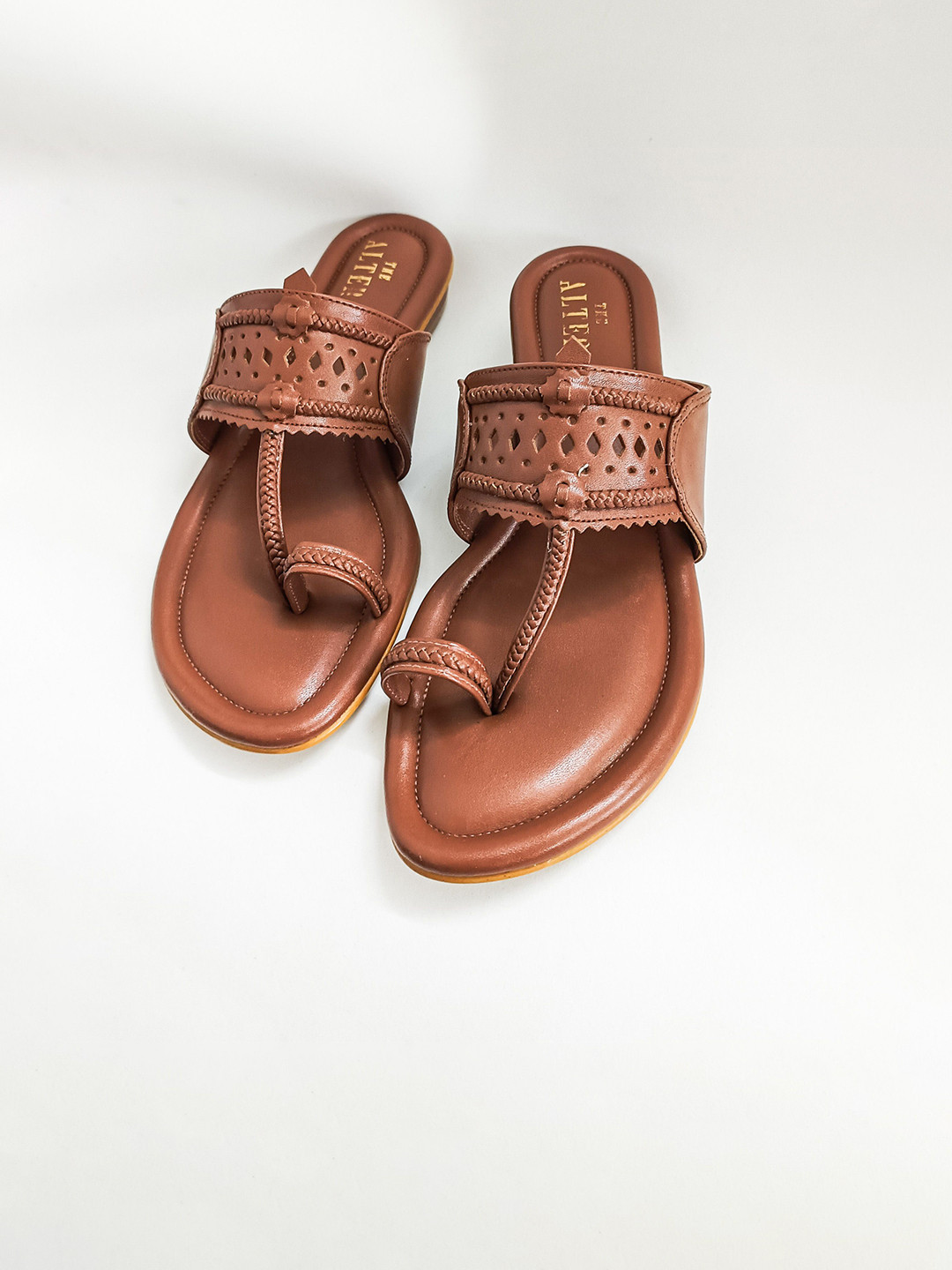 THE ALTER Women Textured Kolhapuri One Toe Flats with Laser Cuts