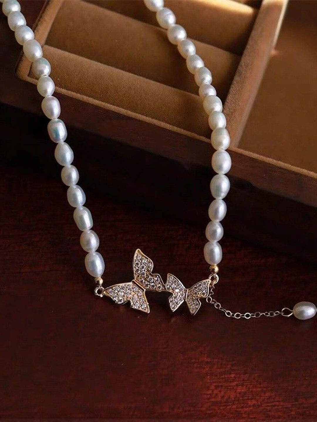 Arzonai Women Gold-Plated Butterfly Choker Necklace