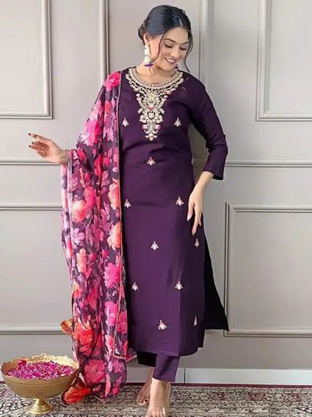 VRUNDAVAN FASHION Floral Embroidered Thread Work Straight Kurta With Trousers & Dupatta
