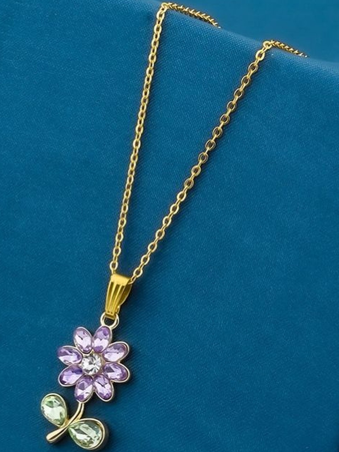 DressBerry Women Gold-Plated Flower Shaped Pendant Necklace