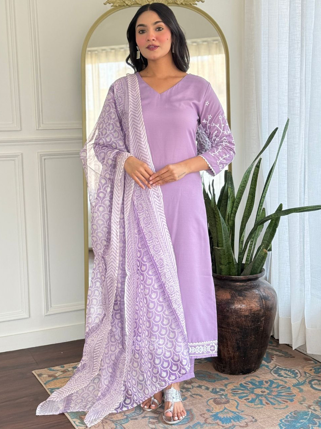 Brand Hill Women Ethnic Motifs Embroidered Kurta With Trousers & Dupatta Kurta Sets