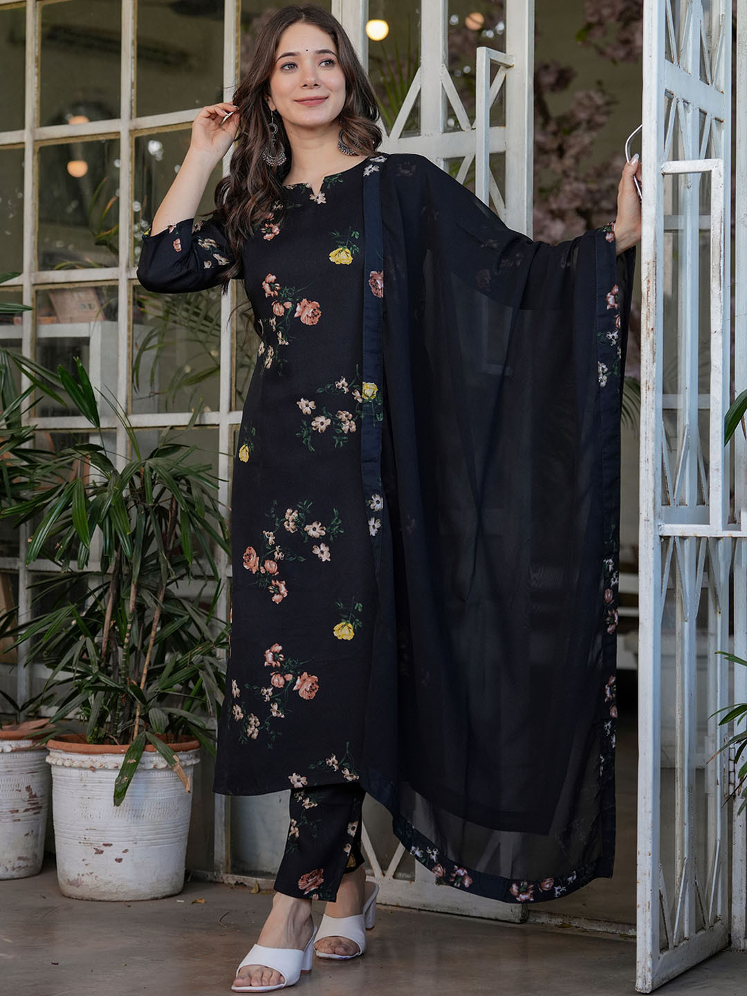 J.KANJI Women Floral Printed Kurta with Trousers & Dupatta