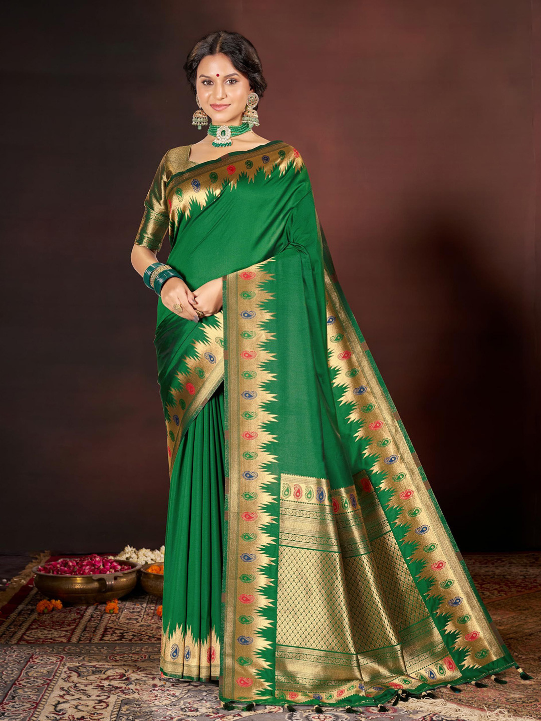 Garden Vareli Solid Zari Kanjeevaram Saree With Woven Design Border
