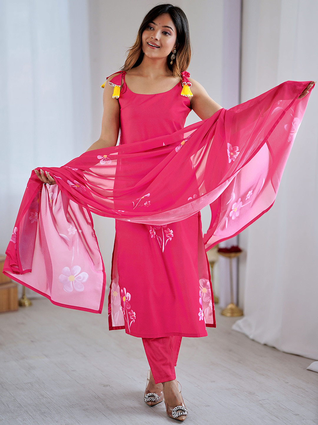 J.KANJI Women Floral Printed Straight Kurta with Trousers & Dupatta