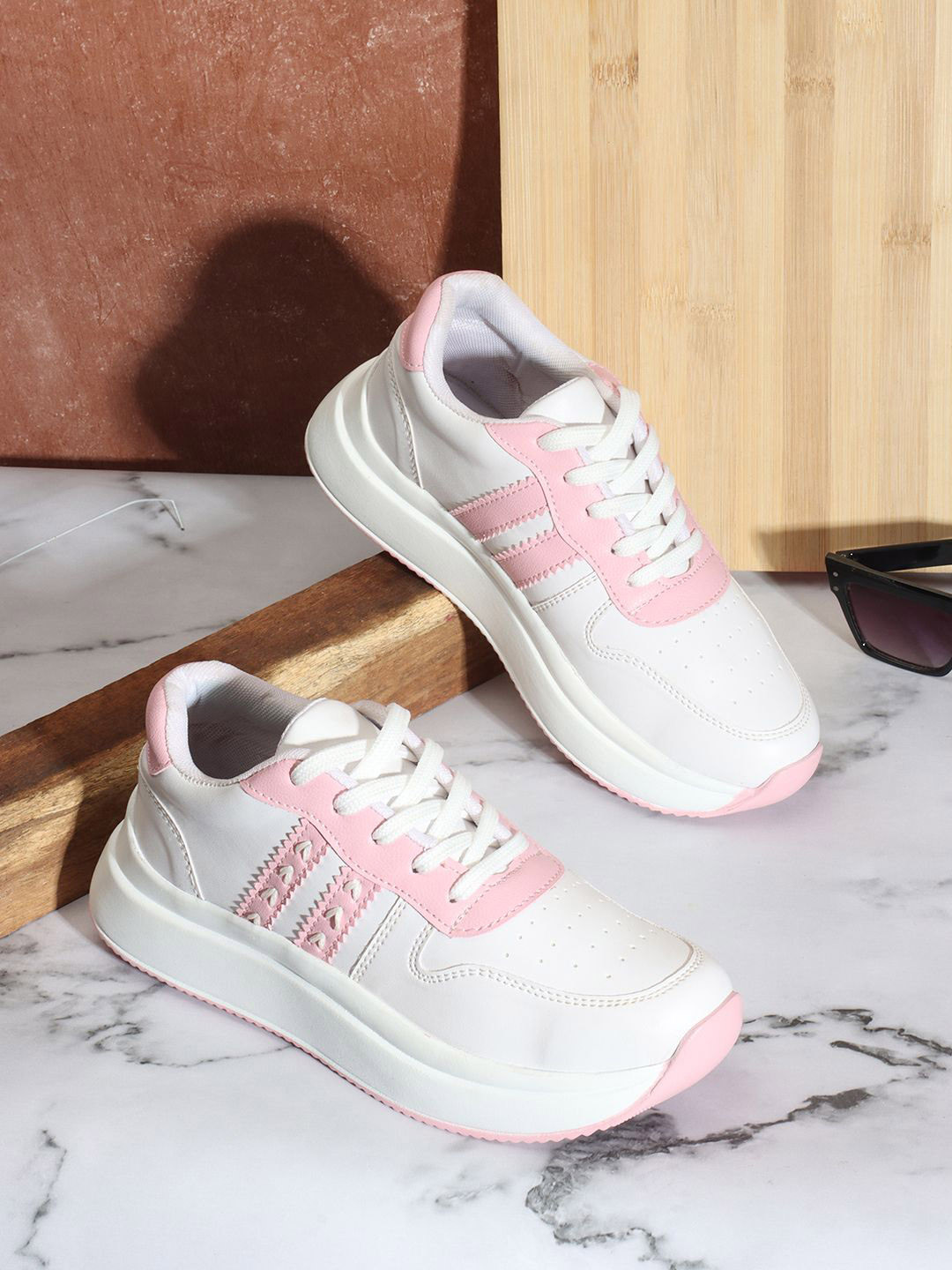 TWIN TOES Women Colourblocked Lace-Ups Sneakers