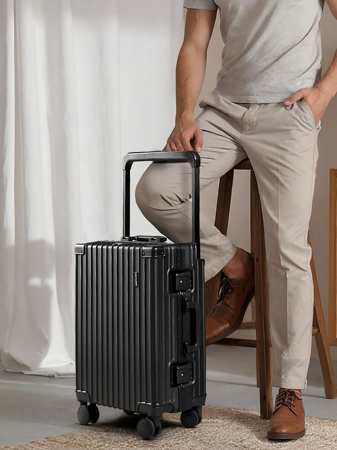 Kenneth Cole Textured 360-Degree Rotation Hard Case Cabin Size Trolley Bag