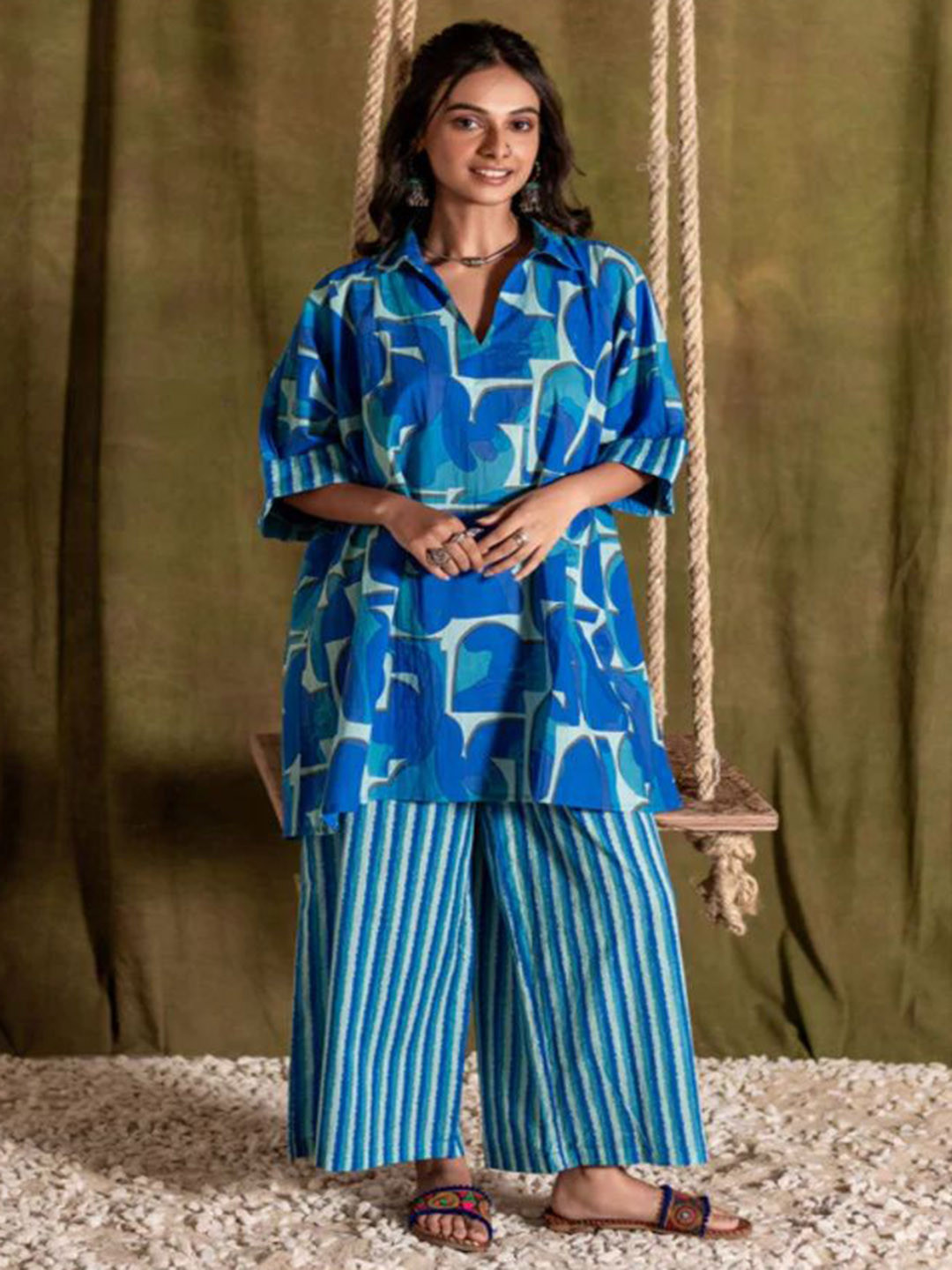 VANCHA Women Blue Printed Shirt Collar Tunic & Striped Trousers