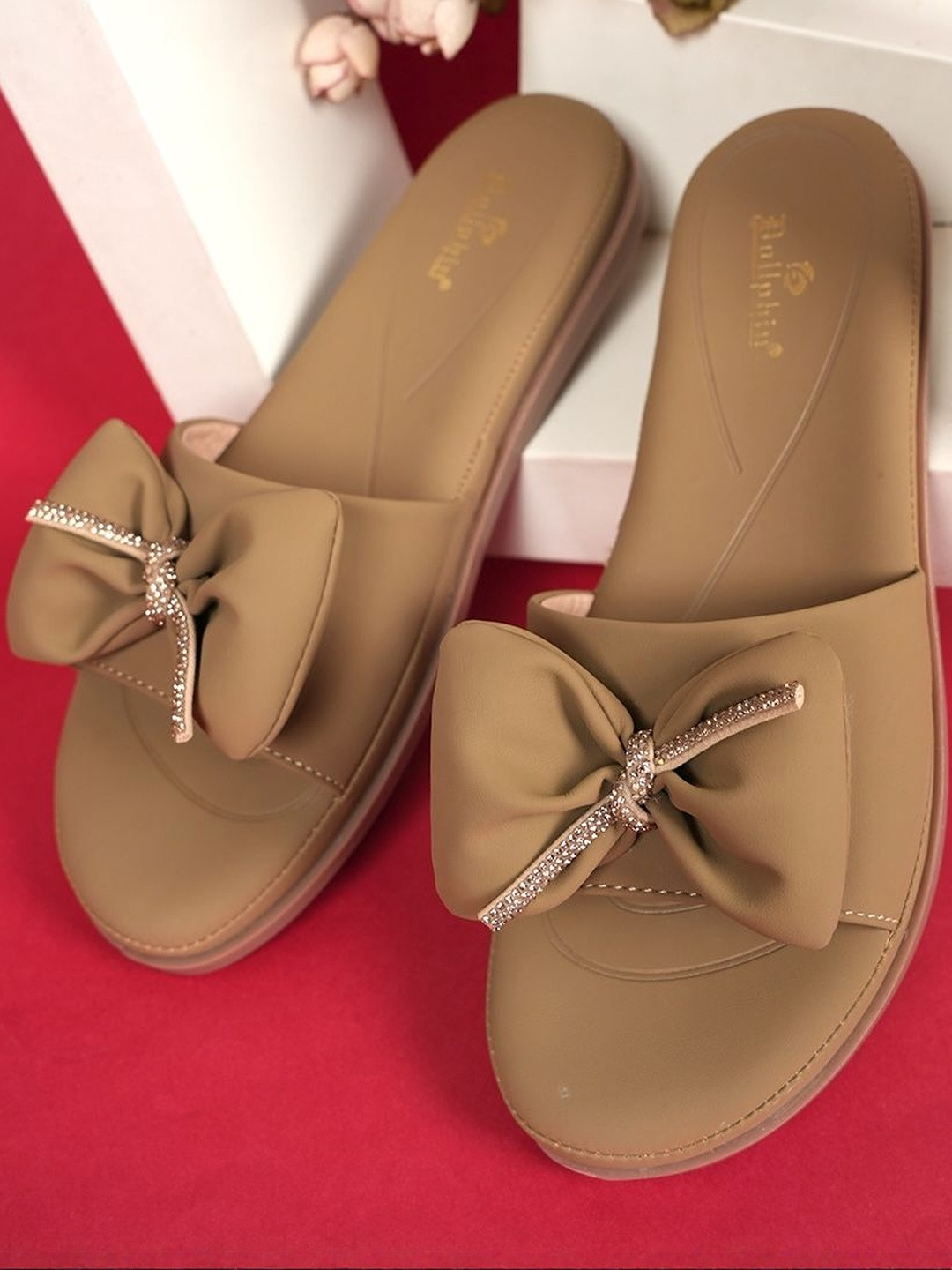 Dollphin Women Taupe Flats With Bow