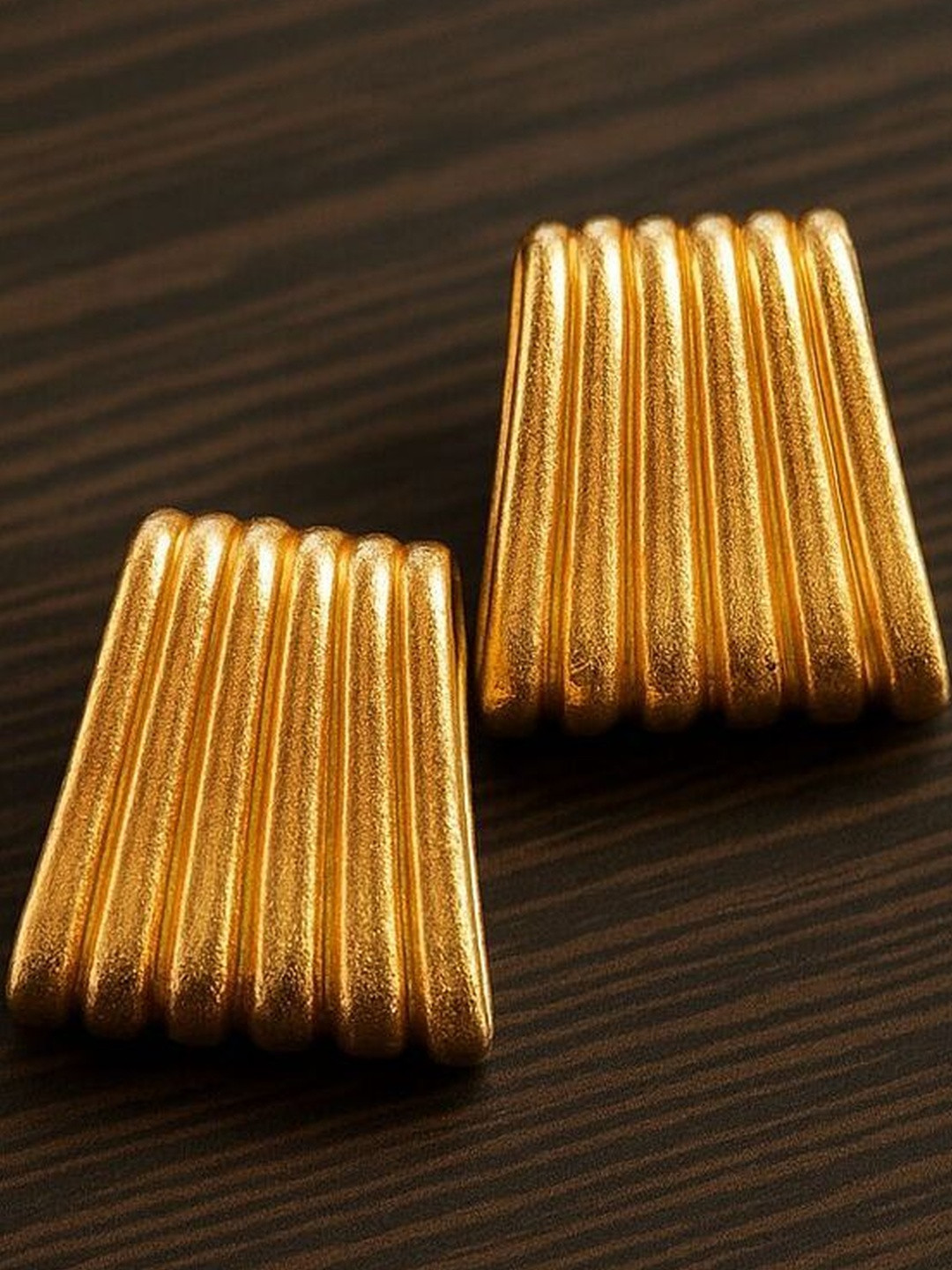 MODFUSE Women Gold Textured Square Studs Earrings