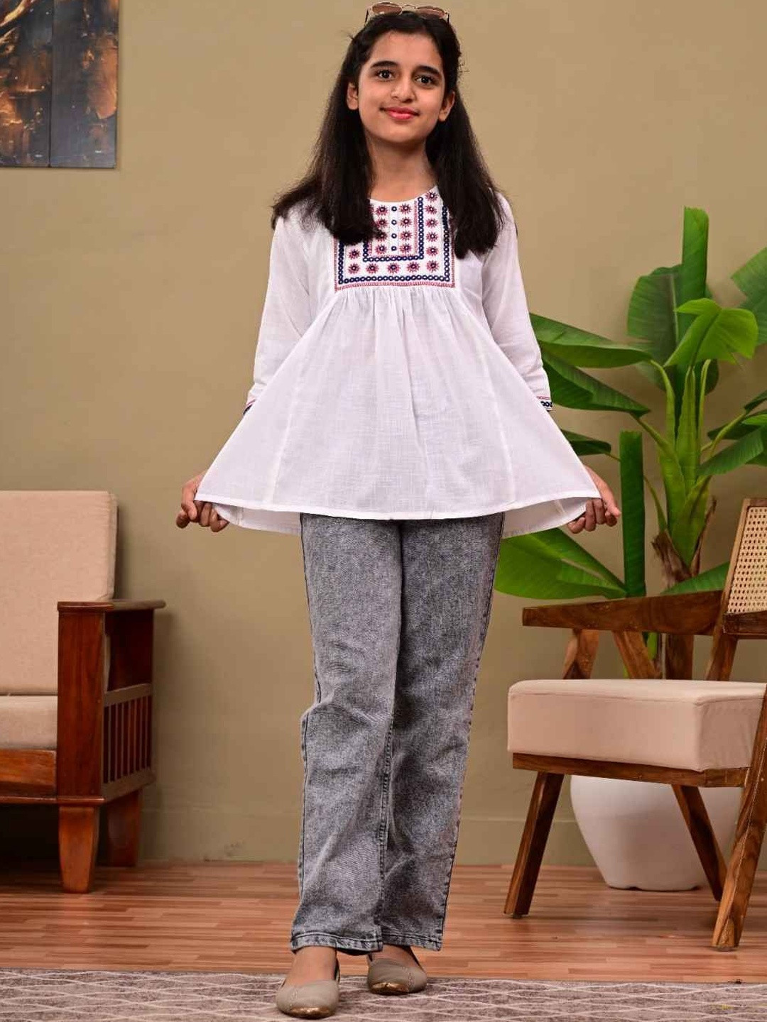 DMP EXPORT Floral Embroidered Cotton Top