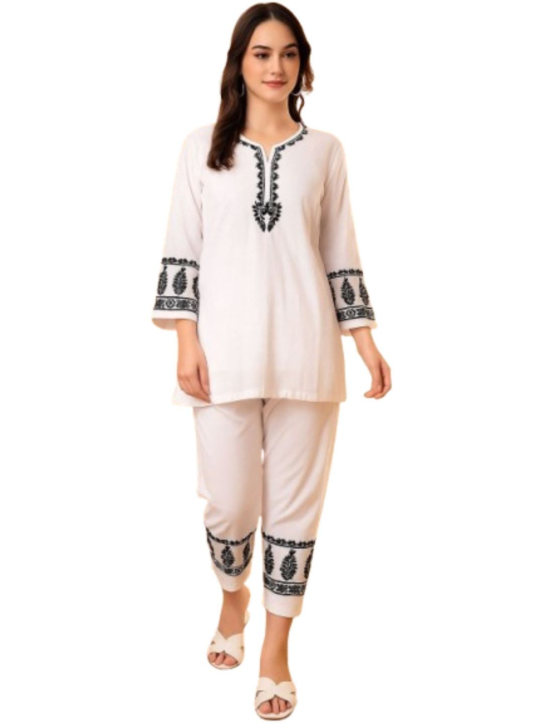 MRS RIGHT Women Ethnic Motifs Embroidered Regular Thread Work Pure Cotton Kurti with Trousers