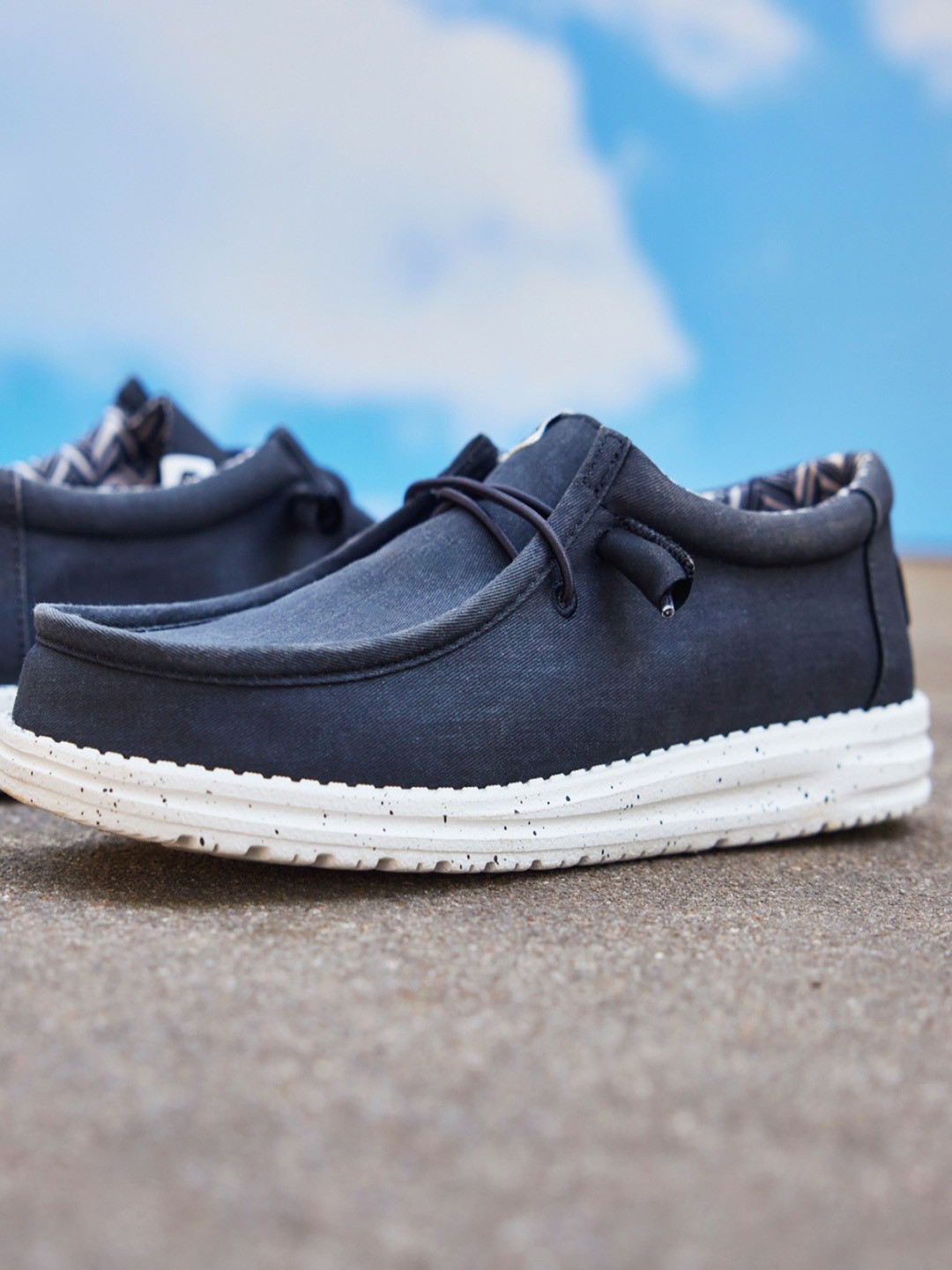 HEYDUDE Men Wally Stretch Canvas Slip-On Stretch Lace Sneakers