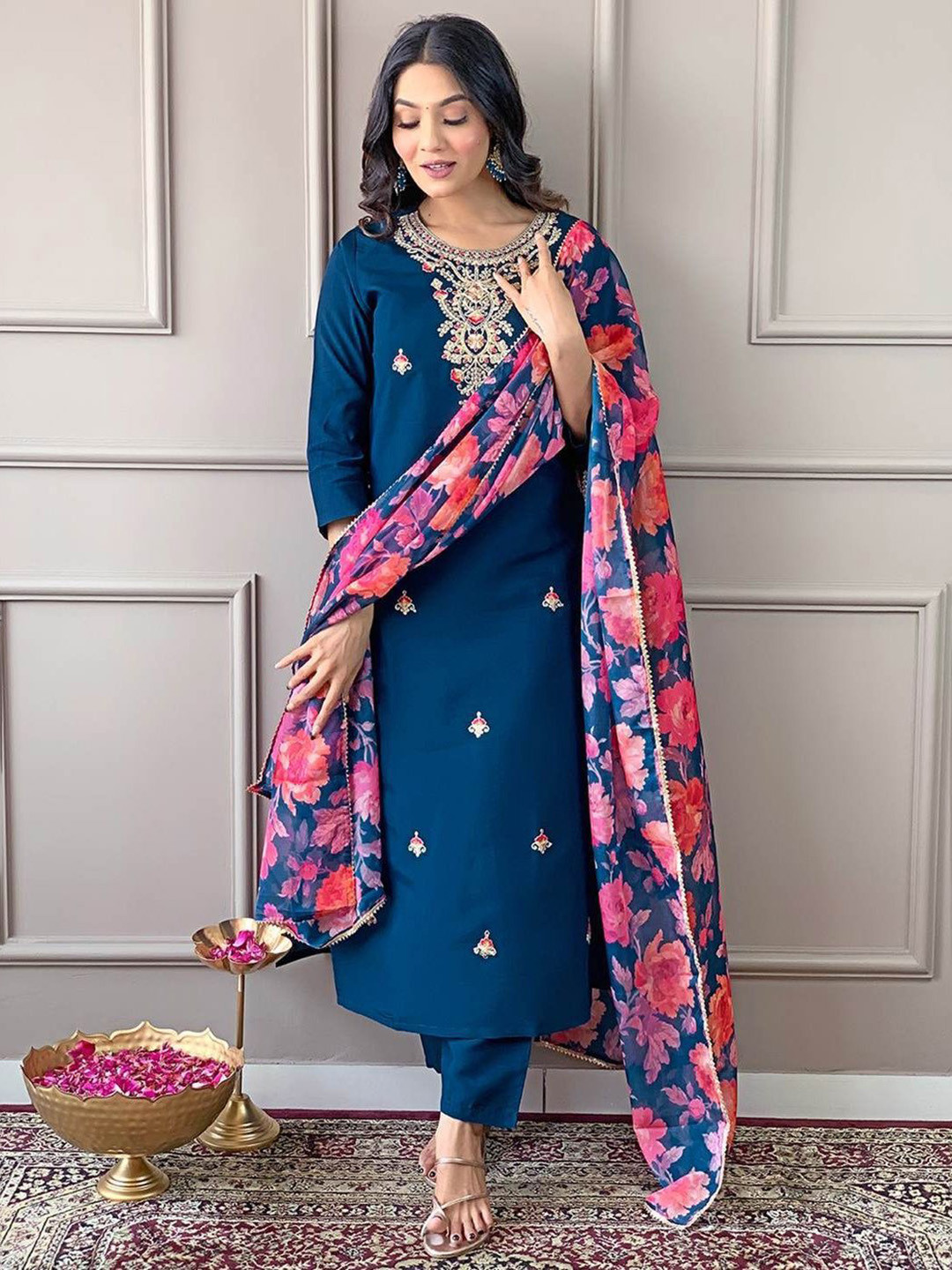 VRUNDAVAN FASHION Women Floral Embroidered Thread Work Kurta & Trousers With Dupatta