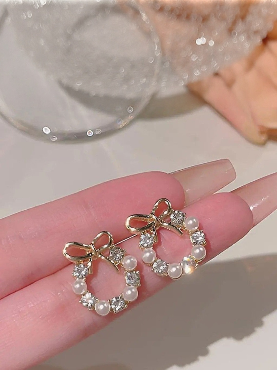 Tosilite Artificial Stones Studded And Beaded Circular Shaped Studs