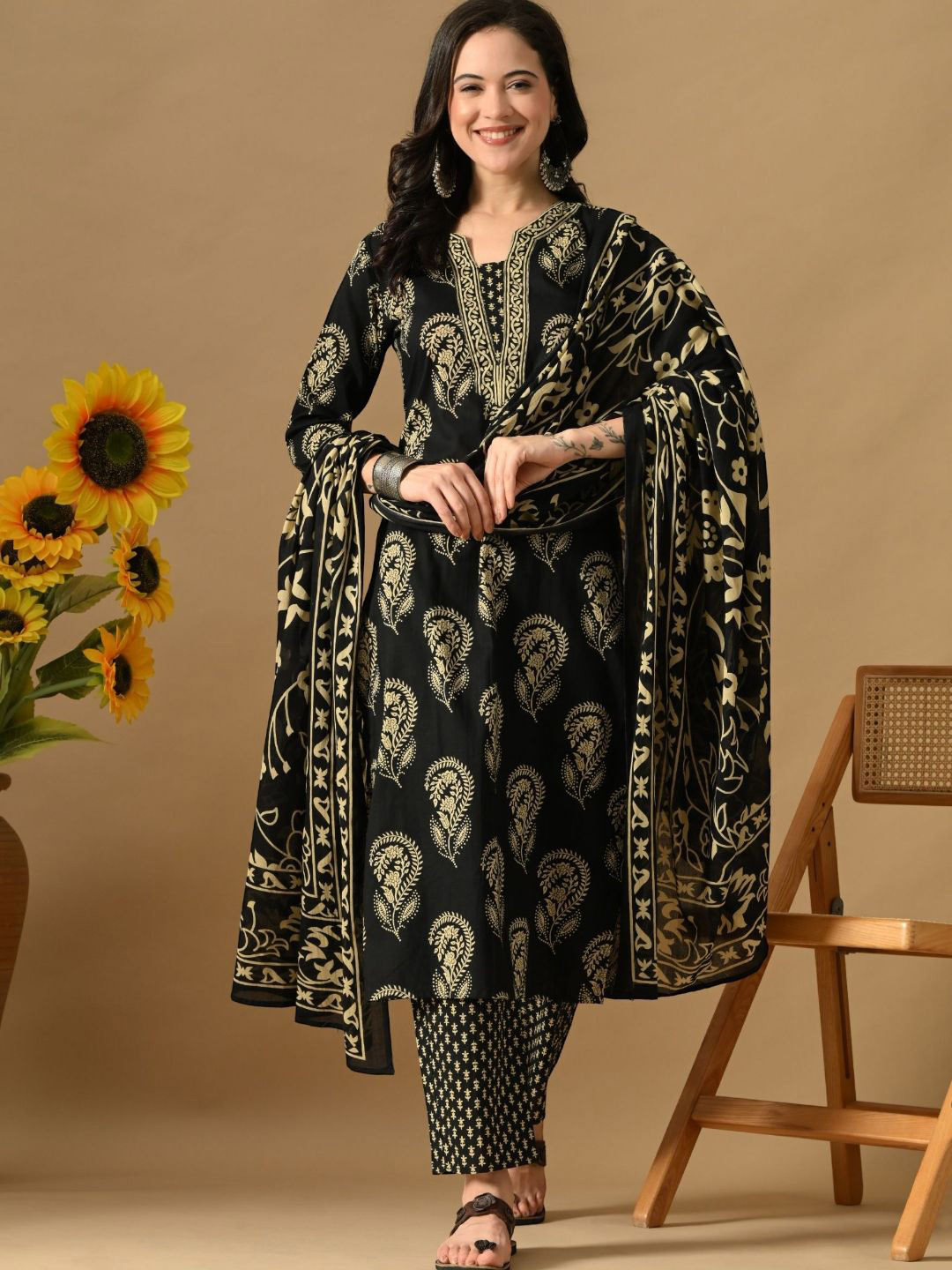 KAMODIAZ Ethnic Motifs Printed Suare Neck Kurta With Trouser & Dupatta