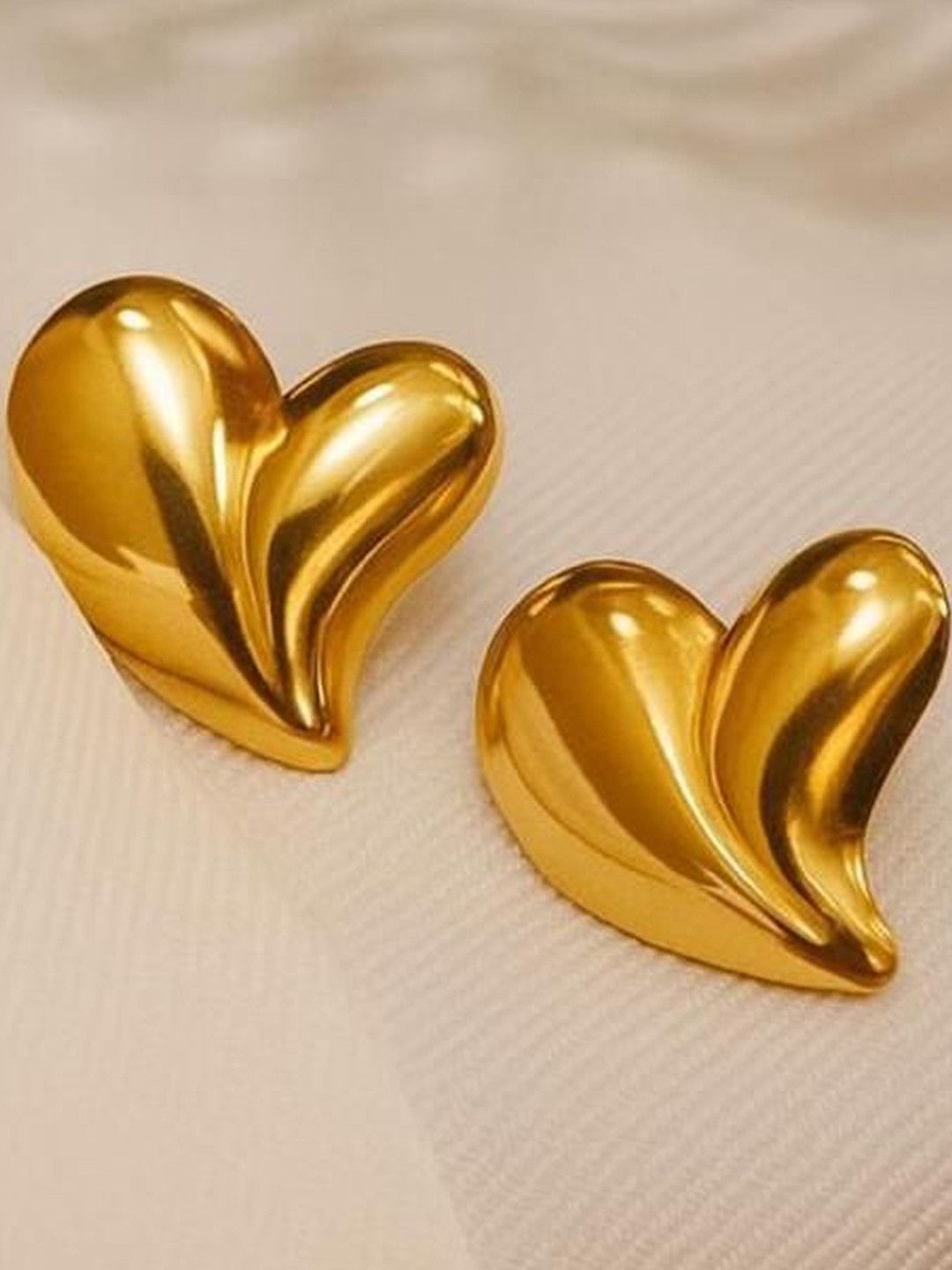 MODFUSE Women Heart Shaped Stud Earrings