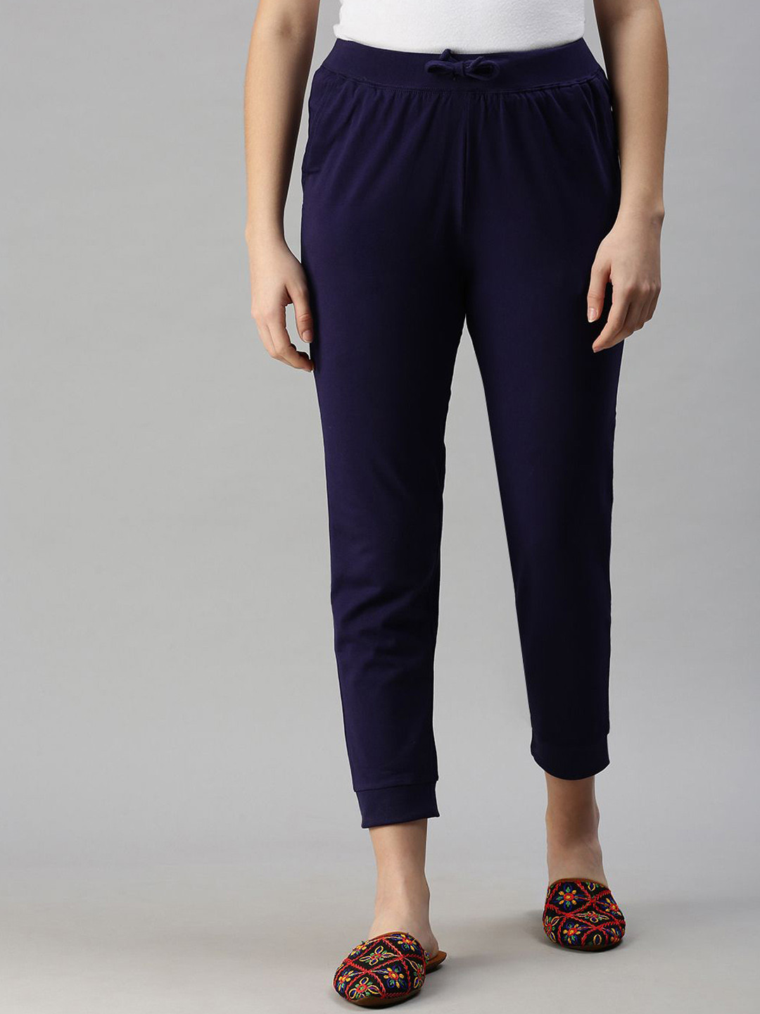 De Moza Women Slim Fit Flat-Front Trousers