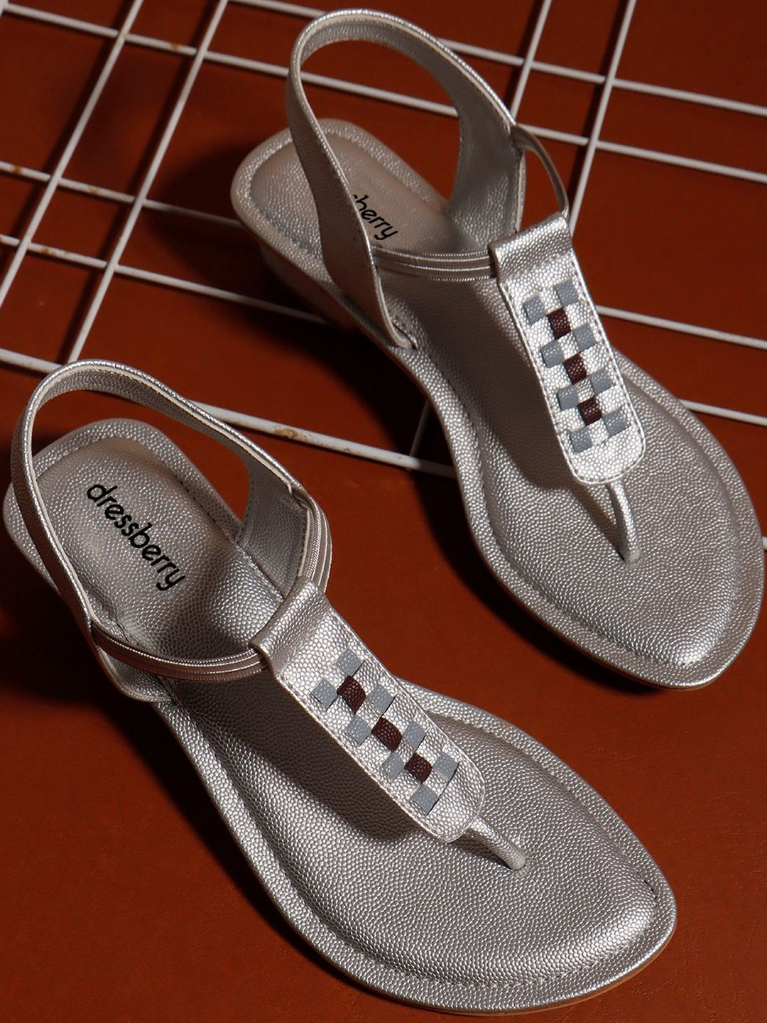 DressBerry Women Silver Synthetic One Toe Flats Sandal