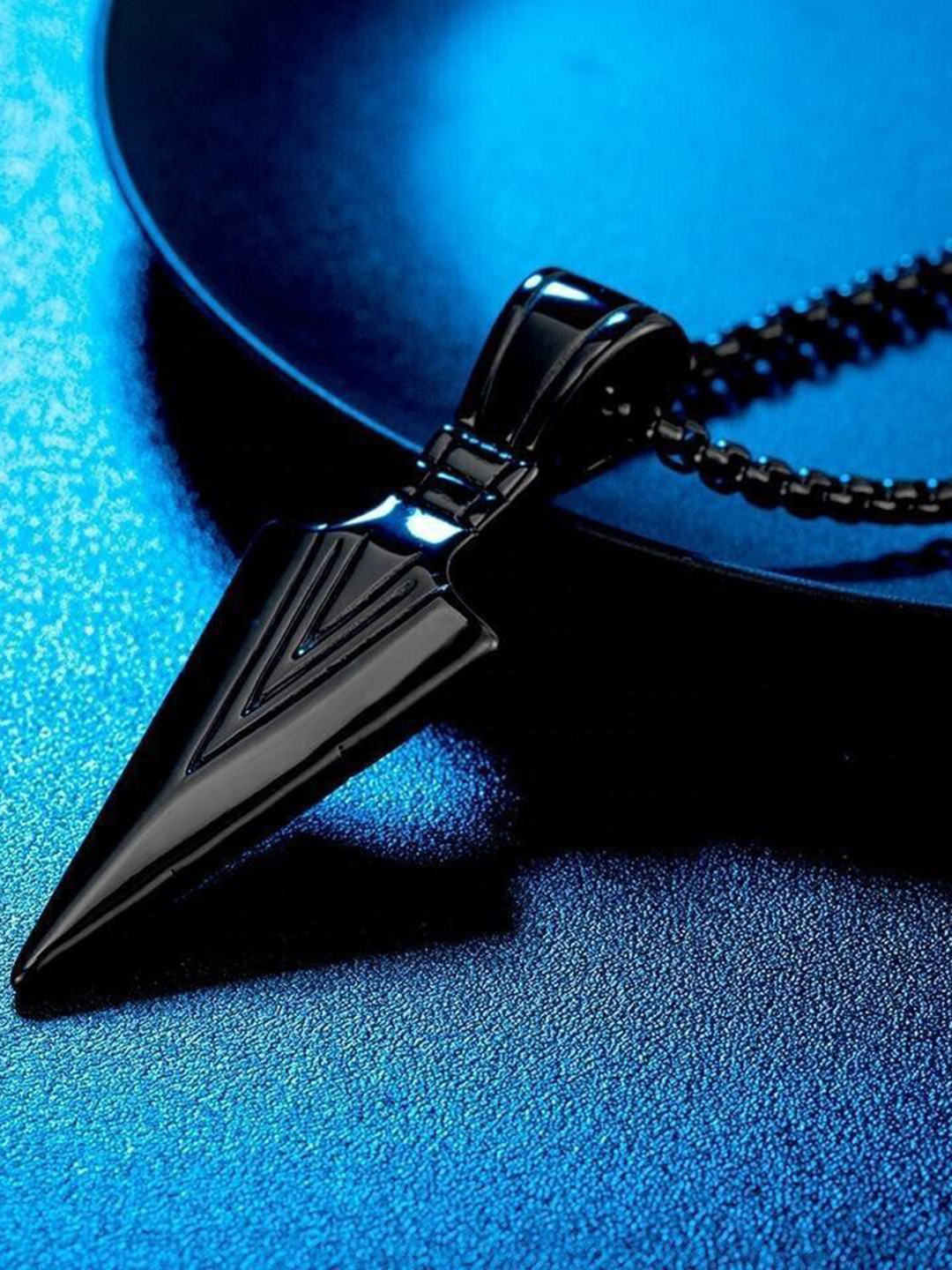 PASU FASHION Unisex Stainless Steel Triangular Pendant & Chain