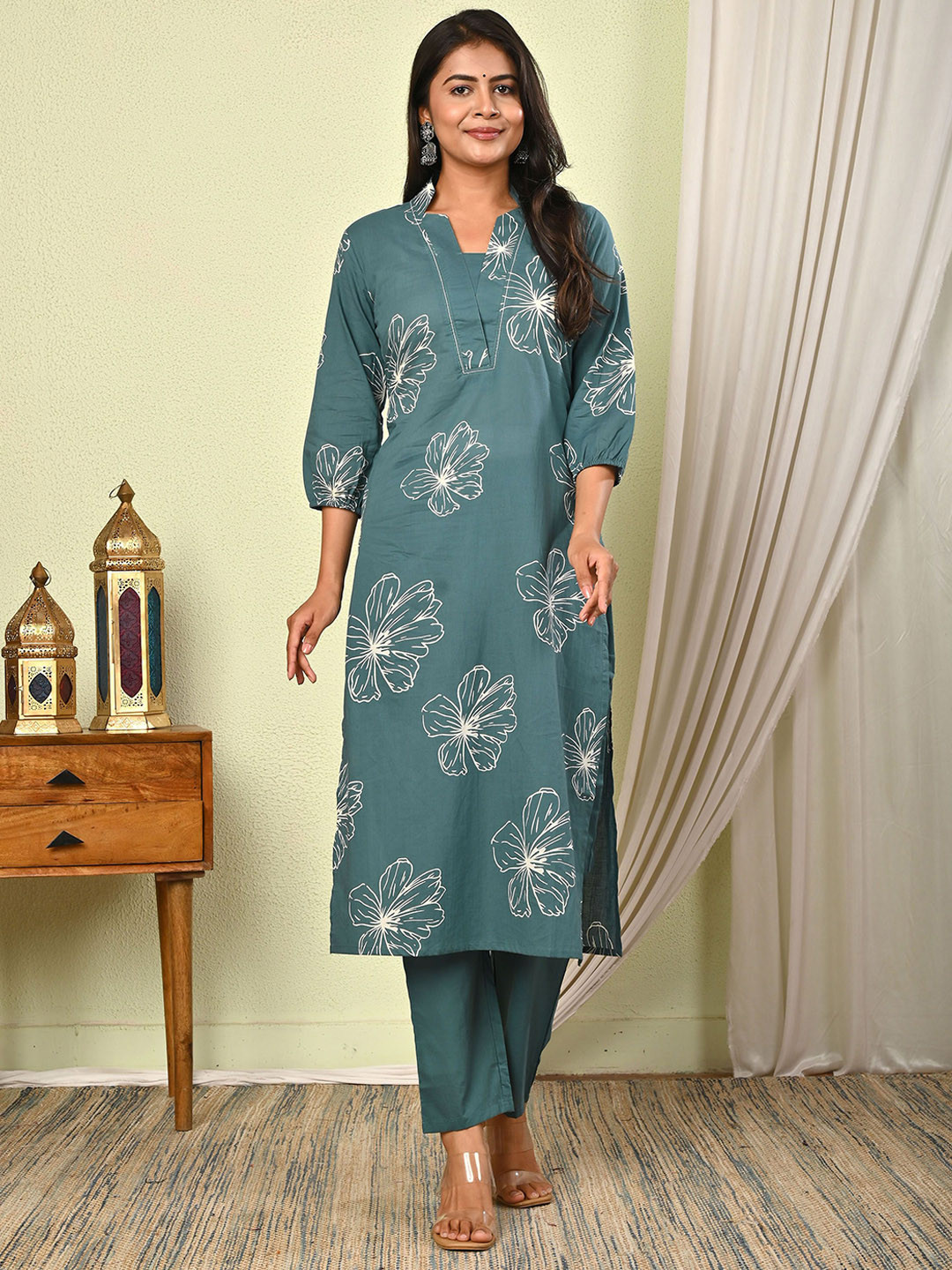 AVYCO Women Floral Printed Pure Cotton Kurta with Trousers