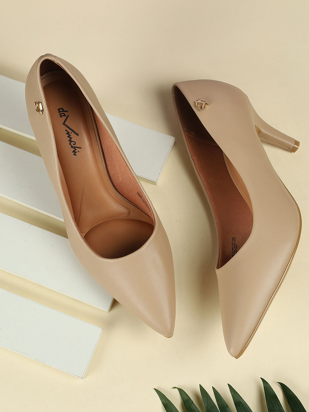 Metro Solid Slim Pumps With Closed Back