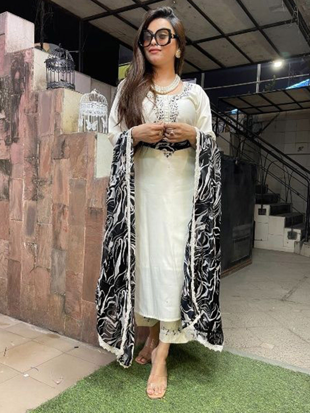 J.KANJI Women Floral Embroidered Regular Beads and Stones Kurta With Trousers & Dupatta