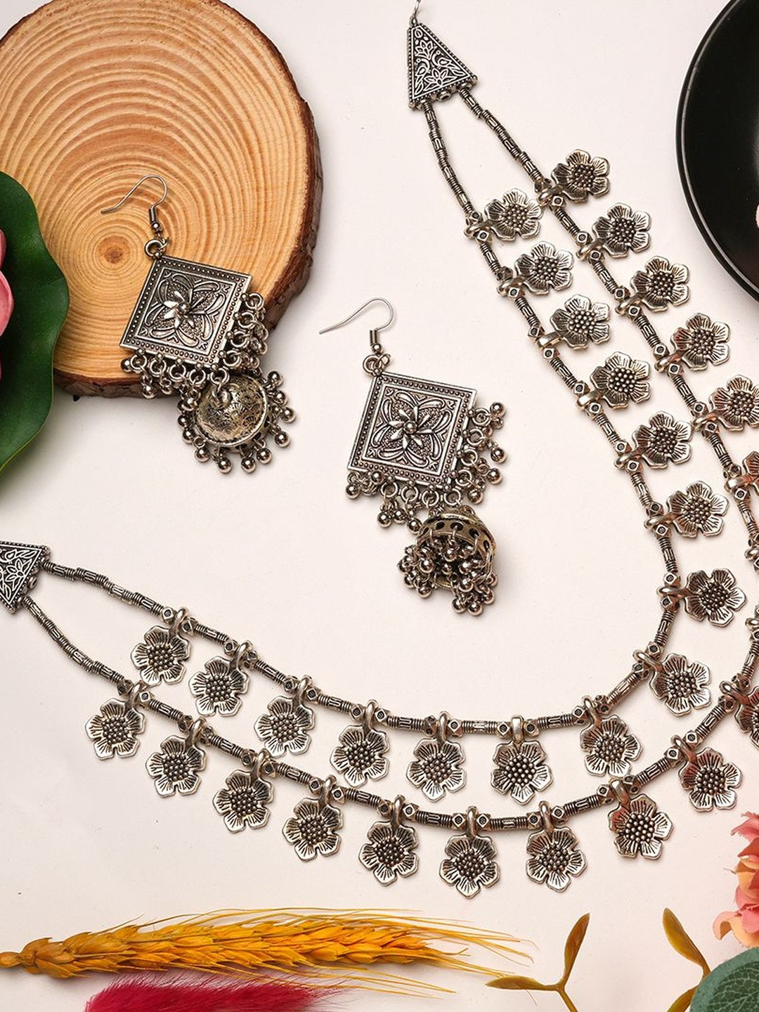 VEDAJ Women Oxidised Silver-plated Ethnic Jewellery Set with Earrings