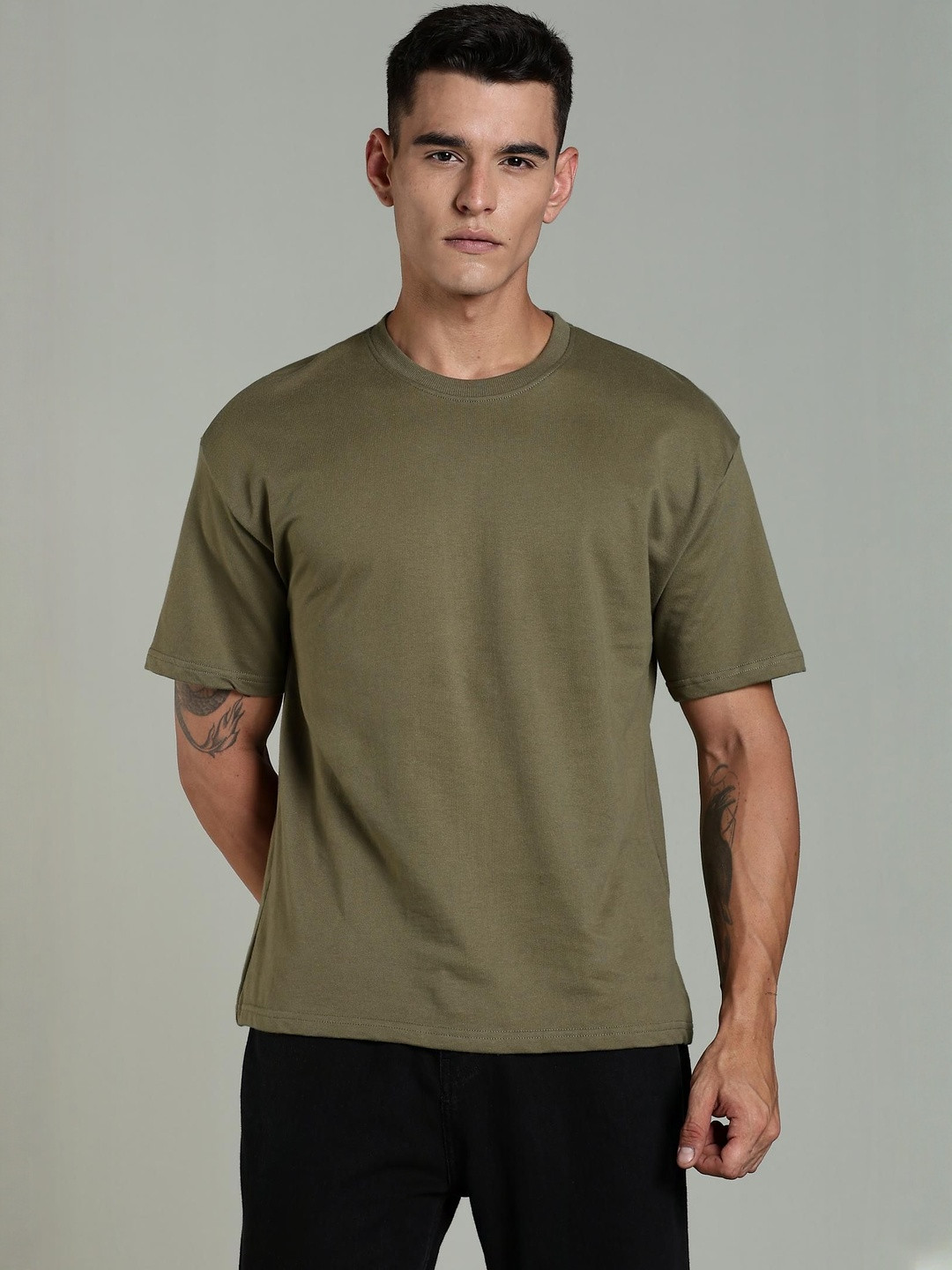 OUTLAWS Men Solid Round Neck Regular Fit T-shirt